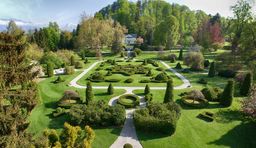 Jardin à la française dans l'arboretum de Volčji Potok