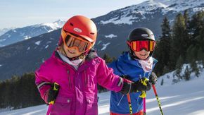 ski pour les enfants dans les alpes tyroliennes
