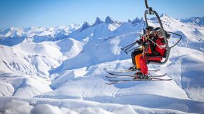 Domaine skiable de l'Alpe d'Huez, télésiège vue grandiose